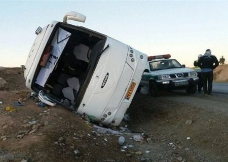 برخورد اتوبوس با کامیونت در جاده بختیار به قاسم آباد نظرآباد/اعزام ۹ آمبولانس به محل حادثه