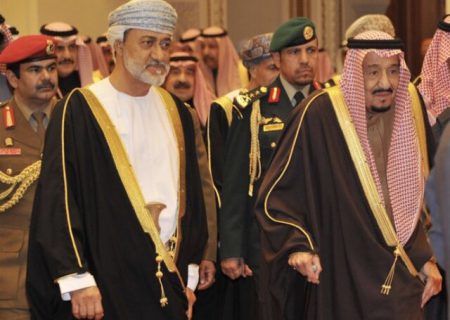 سلطان عمان درخصوص ایران با پادشاه سعودی رایزنی می‌کند