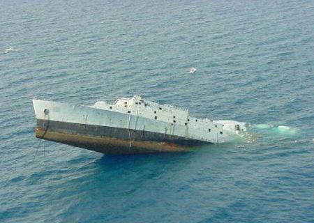 کشتی اماراتی در آب‌های عسلویه گرفتار شد