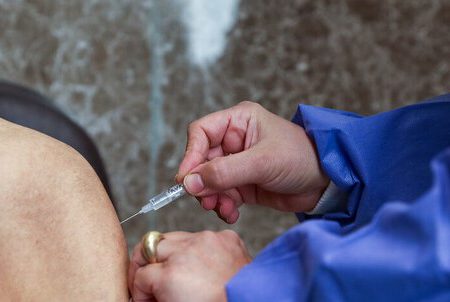 تزریق بیش از ۱۸هزار دُز واکسن کرونا در کشور طی ۲۴ ساعت گذشته