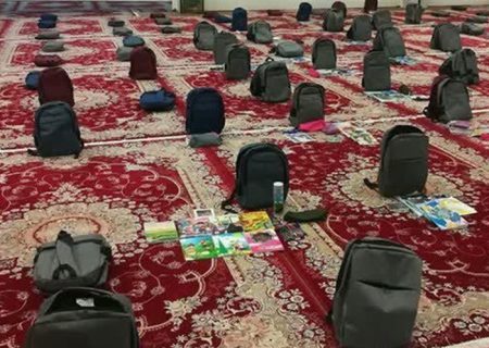 ۷۲۴ بسته لوازم‌التحریر بین دانش‌آموزان نیازمند استان بوشهر توزیع شد
