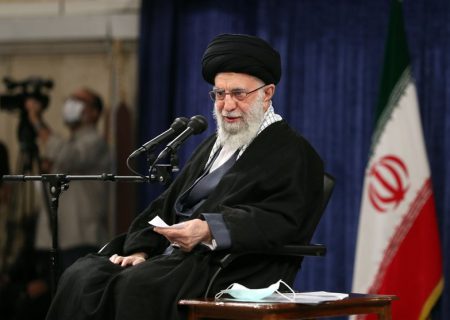 امام خامنه‌ای: رفع فقر، مشکل معیشتی و رفاه خانوار بدون رشد اقتصادی علاج‌پذیر نیست